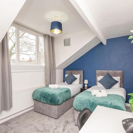 Leeds 4-Bed House - Sleeps 9 Free Parking & Wifi Villa Bagian luar foto