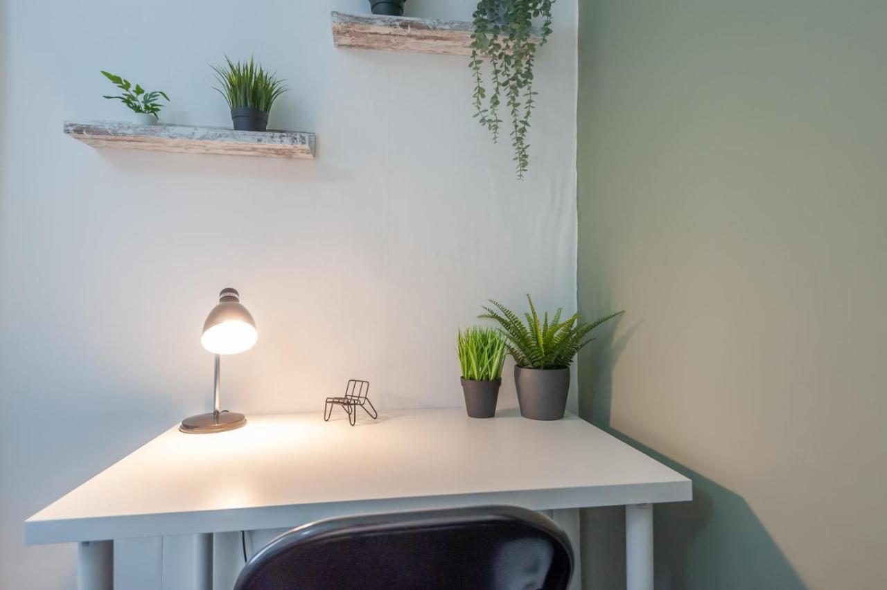 Leeds 4-Bed House - Sleeps 9 Free Parking & Wifi Villa Bagian luar foto