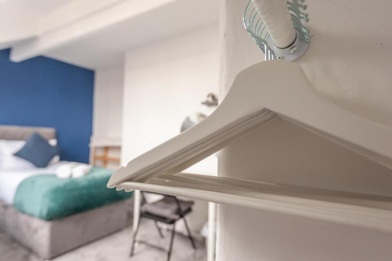 Leeds 4-Bed House - Sleeps 9 Free Parking & Wifi Villa Bagian luar foto